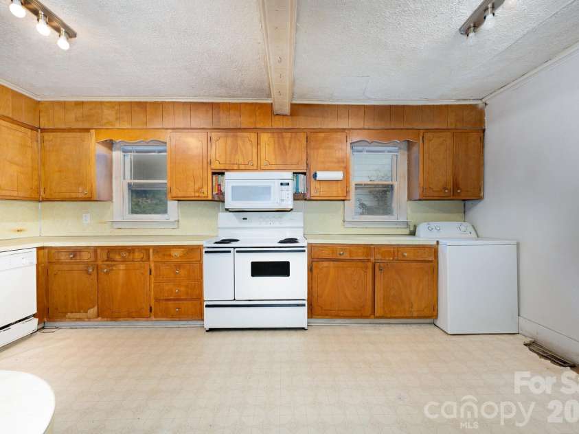 2428 Booker Avenue, Charlotte, NC 28216.  MLS# CAR4301870, YatesRealty ID 4518. 