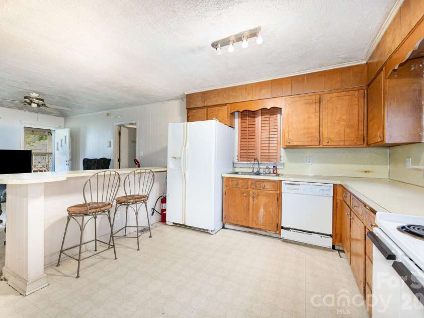 2428 Booker Avenue, Charlotte, NC 28216.  MLS# CAR4301870, YatesRealty ID 4518. 