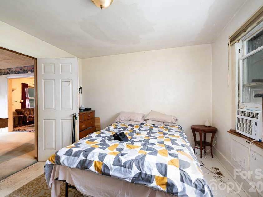 2428 Booker Avenue, Charlotte, NC 28216.  MLS# CAR4301870, YatesRealty ID 4518. 