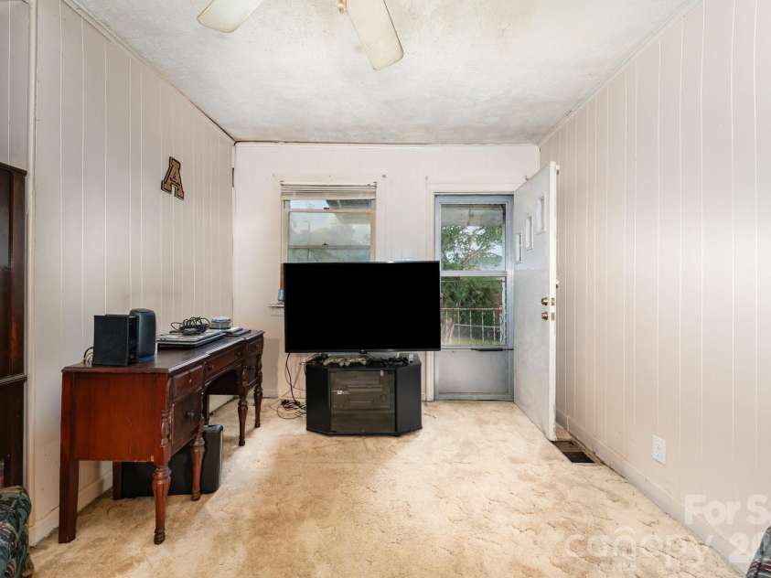 2428 Booker Avenue, Charlotte, NC 28216.  MLS# CAR4301870, YatesRealty ID 4518. 