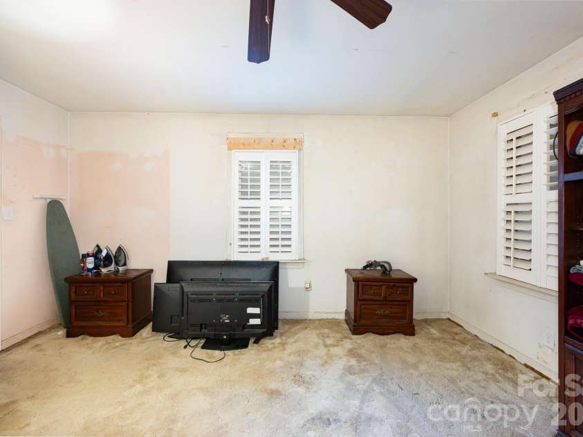 2428 Booker Avenue, Charlotte, NC 28216.  MLS# CAR4301870, YatesRealty ID 4518. 