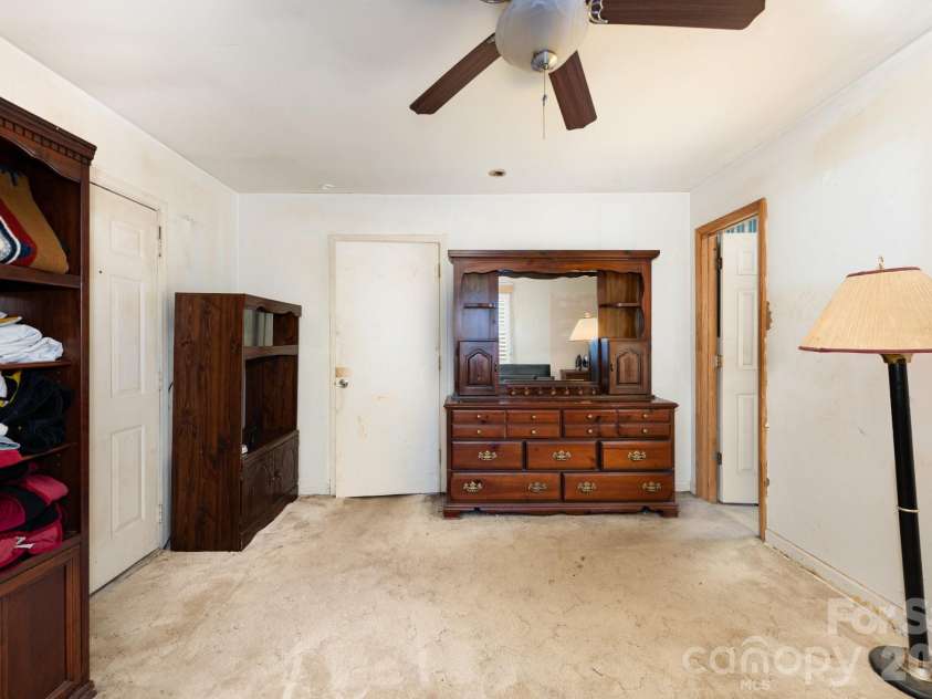2428 Booker Avenue, Charlotte, NC 28216.  MLS# CAR4301870, YatesRealty ID 4518. 