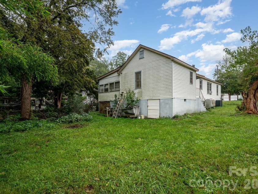 2428 Booker Avenue, Charlotte, NC 28216.  MLS# CAR4301870, YatesRealty ID 4518. 