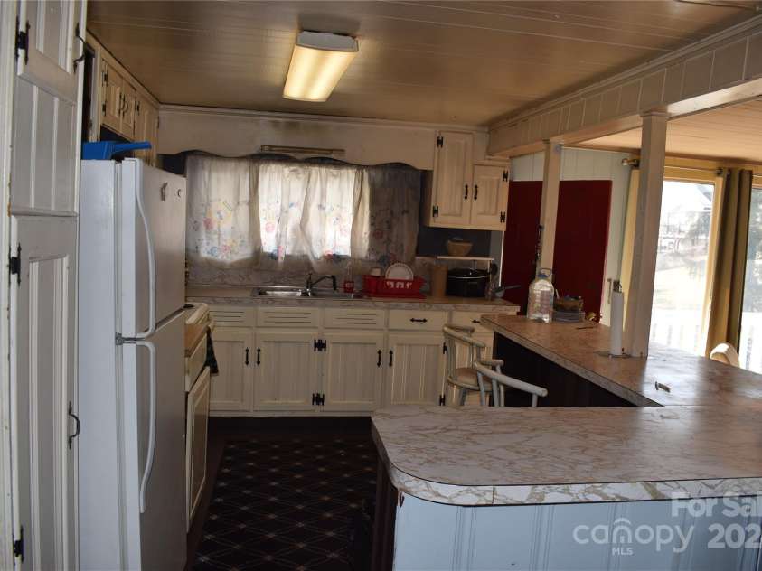 36 Euclid Avenue, Marion, NC 28752.  MLS# CAR4087181, YatesRealty ID 4518. 