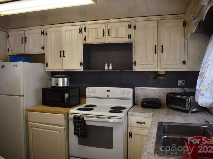 36 Euclid Avenue, Marion, NC 28752.  MLS# CAR4087181, YatesRealty ID 4518. 