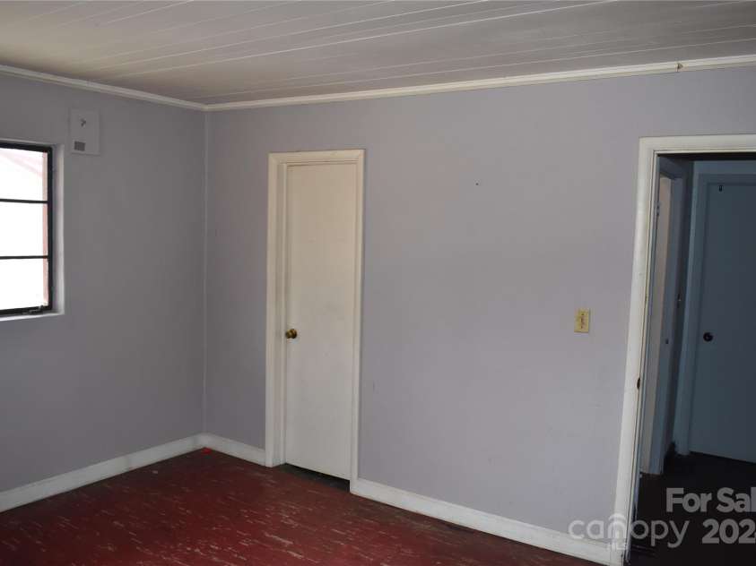 36 Euclid Avenue, Marion, NC 28752.  MLS# CAR4087181, YatesRealty ID 4518. 