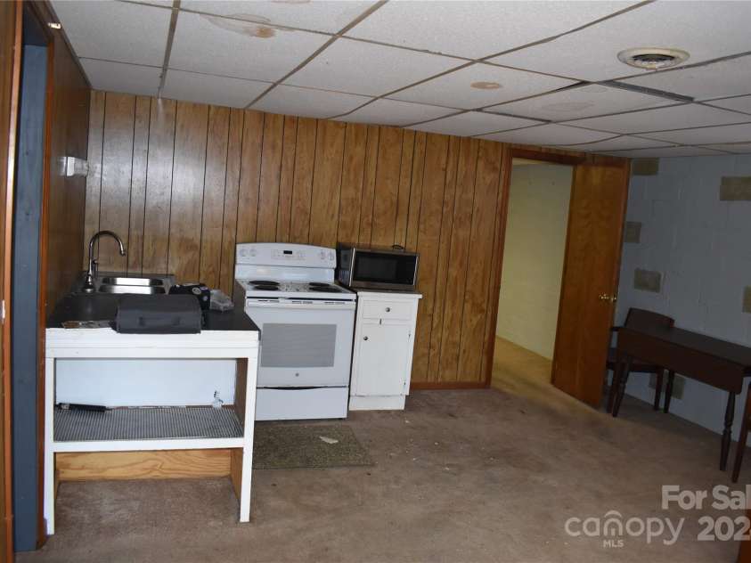 36 Euclid Avenue, Marion, NC 28752.  MLS# CAR4087181, YatesRealty ID 4518. 