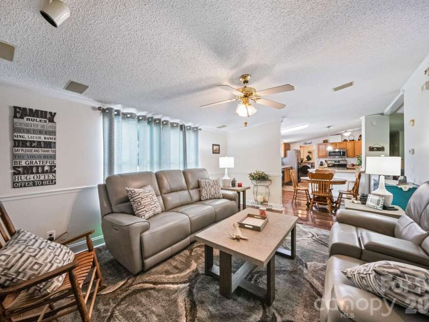 135 Willow Leaf Court, Kannapolis, NC 28081.  MLS# CAR4415457, YatesRealty ID 45180. 