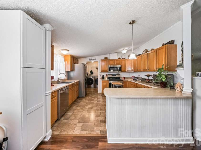 135 Willow Leaf Court, Kannapolis, NC 28081.  MLS# CAR4415457, YatesRealty ID 45180. 