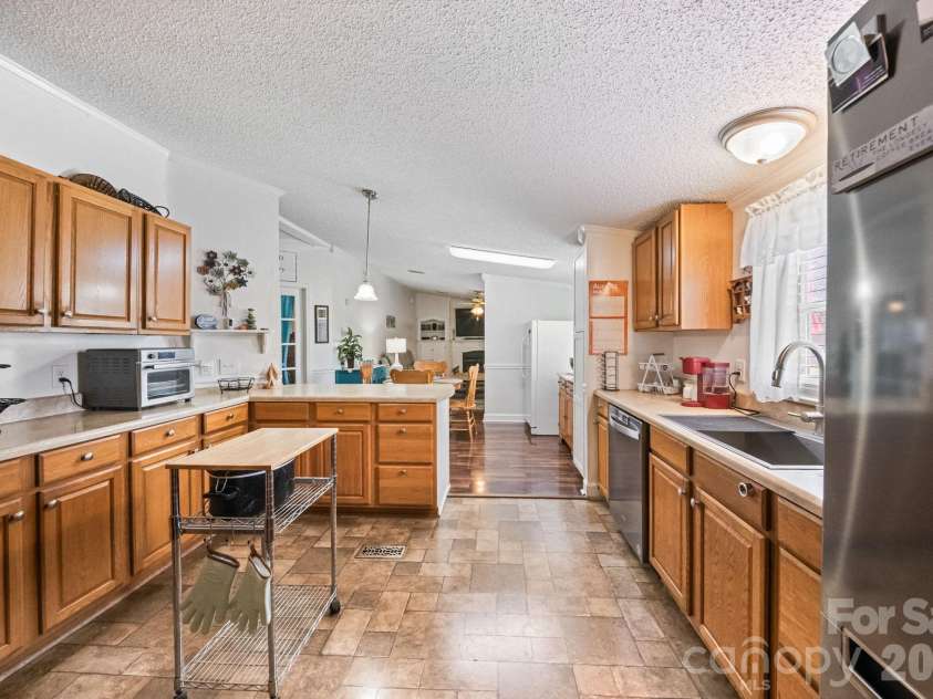 135 Willow Leaf Court, Kannapolis, NC 28081.  MLS# CAR4415457, YatesRealty ID 45180. 