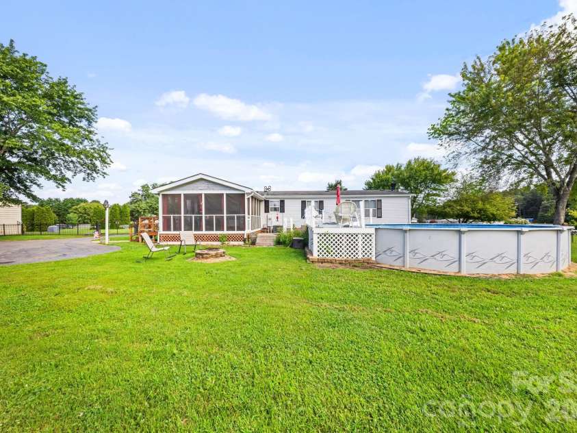 135 Willow Leaf Court, Kannapolis, NC 28081.  MLS# CAR4415457, YatesRealty ID 45180. 