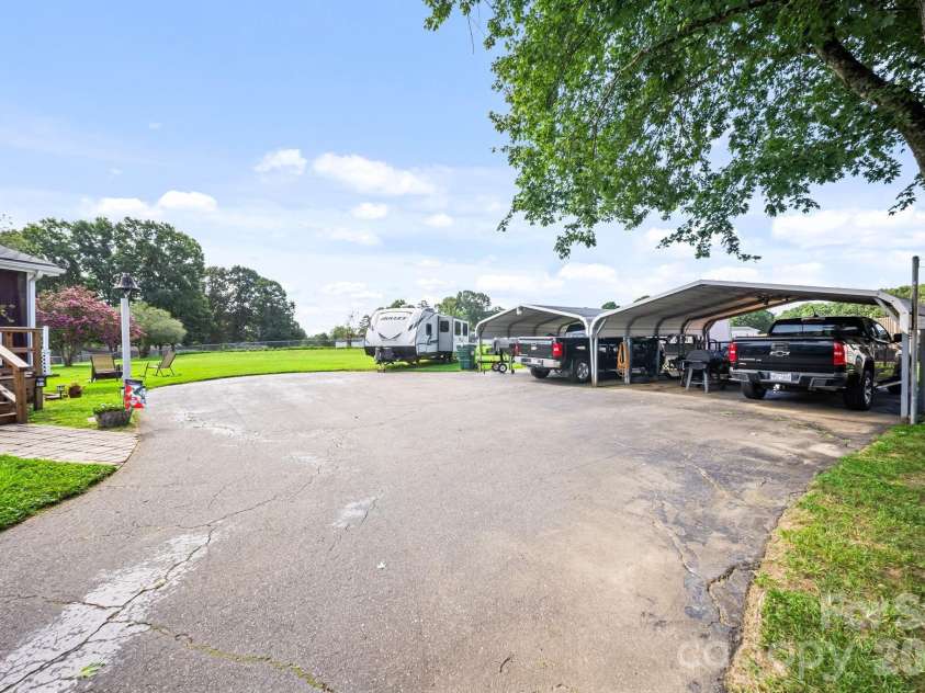 135 Willow Leaf Court, Kannapolis, NC 28081.  MLS# CAR4415457, YatesRealty ID 45180. 