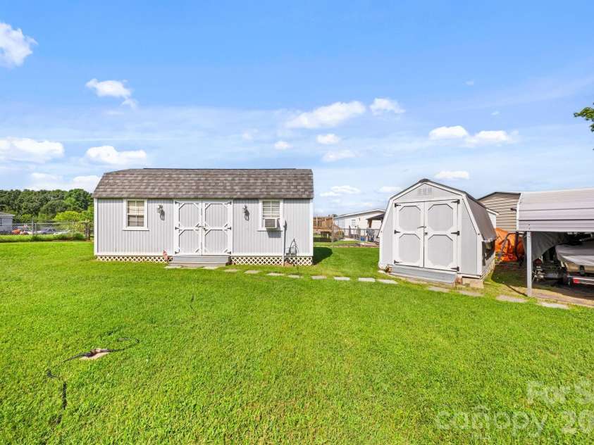 135 Willow Leaf Court, Kannapolis, NC 28081.  MLS# CAR4415457, YatesRealty ID 45180. 