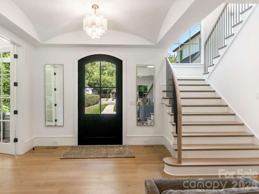 3240 Sunset Drive, Charlotte, NC 28209.  MLS# CAR4396905, YatesRealty ID 45188. 
