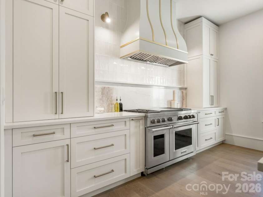 3240 Sunset Drive, Charlotte, NC 28209.  MLS# CAR4396905, YatesRealty ID 45188. 