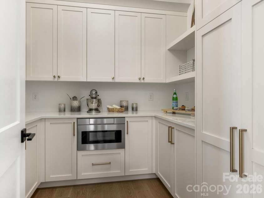 3240 Sunset Drive, Charlotte, NC 28209.  MLS# CAR4396905, YatesRealty ID 45188. 