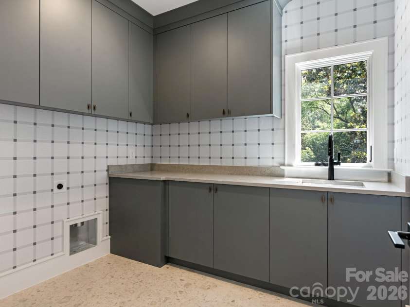3240 Sunset Drive, Charlotte, NC 28209.  MLS# CAR4396905, YatesRealty ID 45188. 
