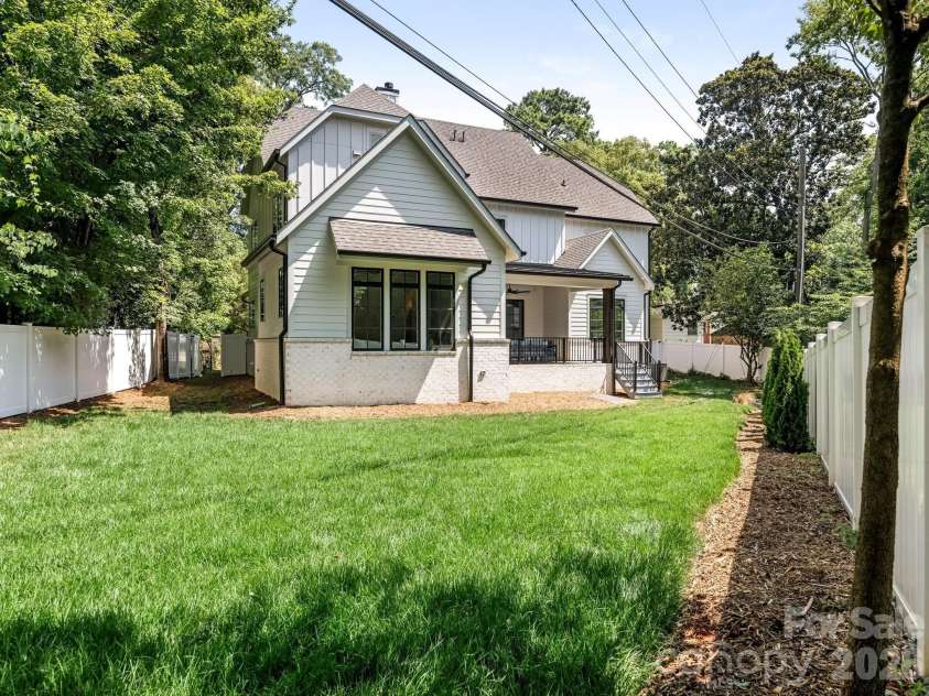 3240 Sunset Drive, Charlotte, NC 28209.  MLS# CAR4396905, YatesRealty ID 45188. 