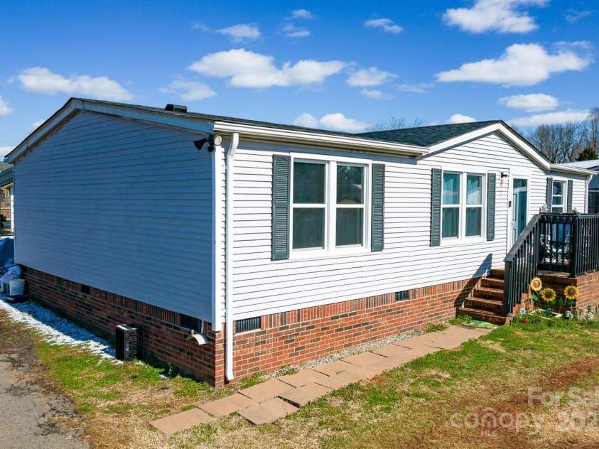 1868 Ellick Drive, Newton, NC 28658.  MLS# CAR4223938, YatesRealty ID 4519. 