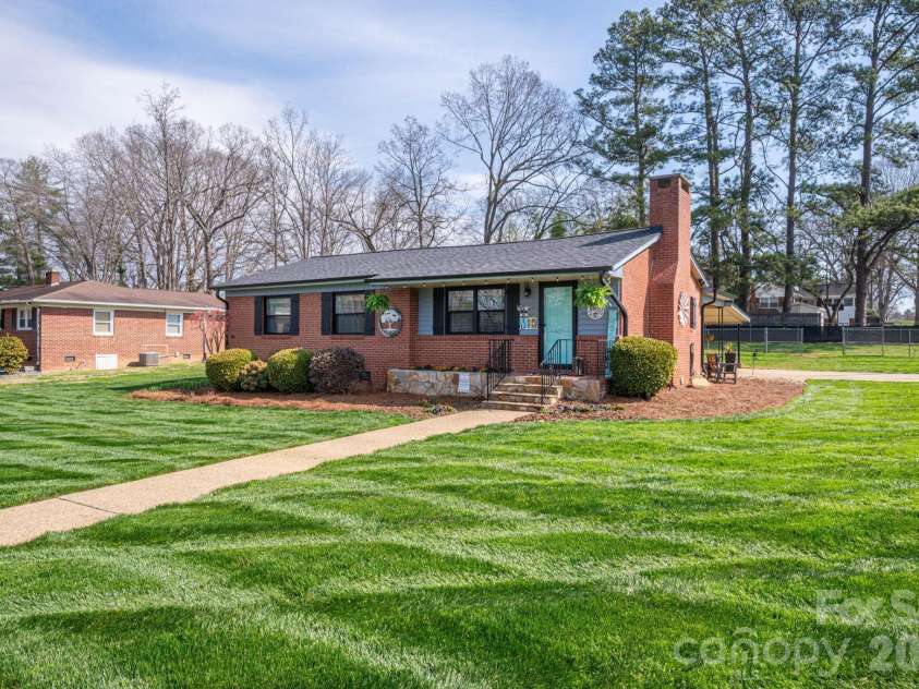 627 Tina Drive, Shelby, NC 28152.  MLS# CAR4355180, YatesRealty ID 4519. 
