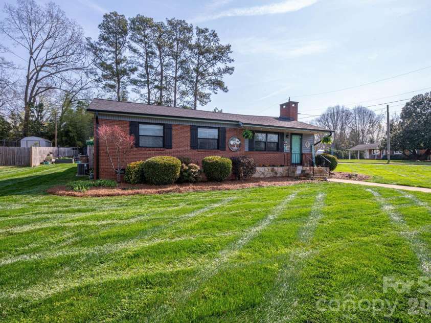 627 Tina Drive, Shelby, NC 28152.  MLS# CAR4355180, YatesRealty ID 4519. 