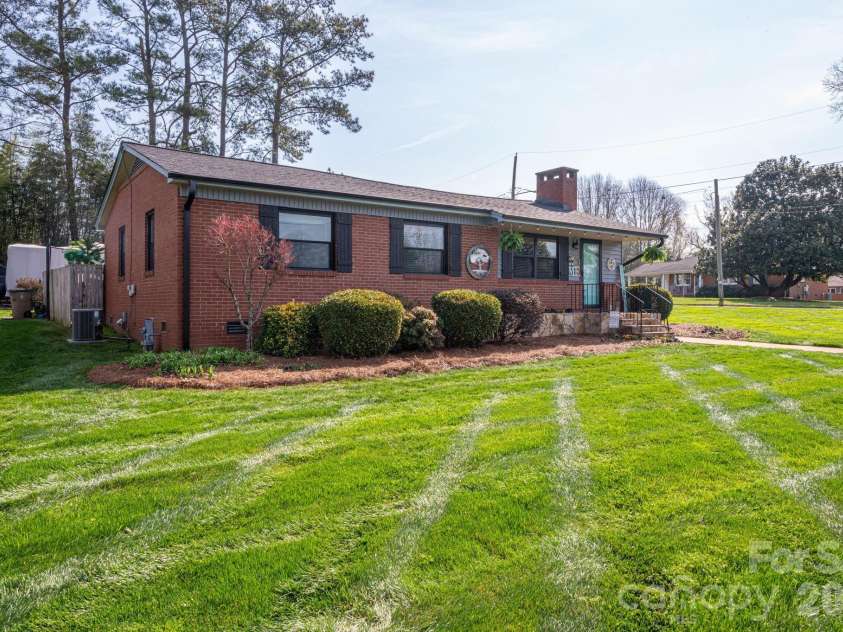 627 Tina Drive, Shelby, NC 28152.  MLS# CAR4355180, YatesRealty ID 4519. 