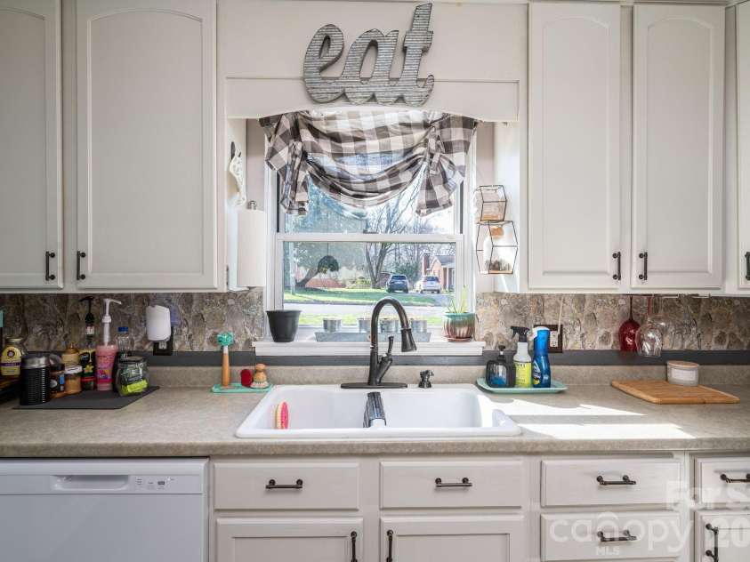 627 Tina Drive, Shelby, NC 28152.  MLS# CAR4355180, YatesRealty ID 4519. 