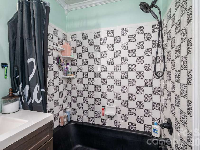 627 Tina Drive, Shelby, NC 28152.  MLS# CAR4355180, YatesRealty ID 4519. 
