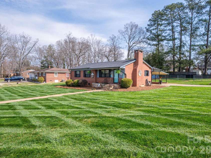 627 Tina Drive, Shelby, NC 28152.  MLS# CAR4355180, YatesRealty ID 4519. 