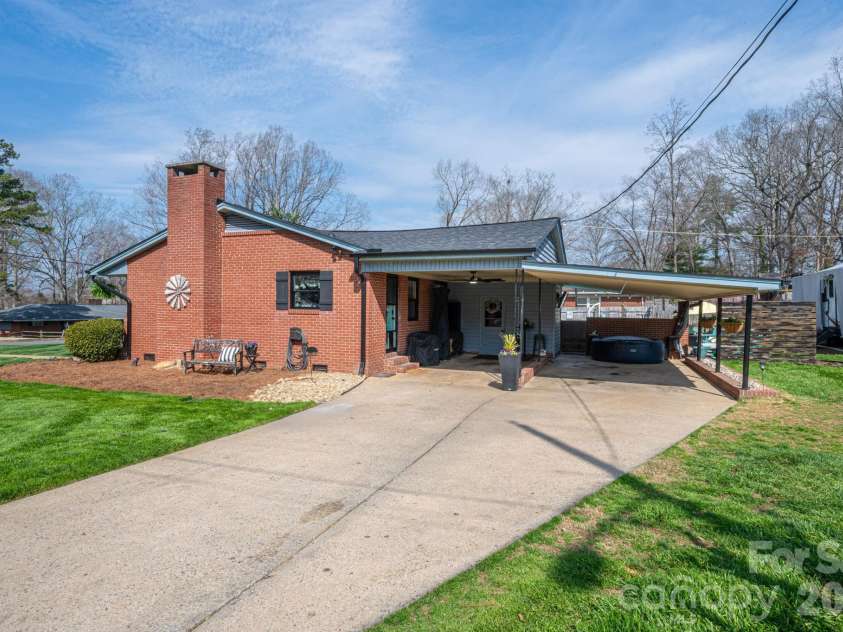 627 Tina Drive, Shelby, NC 28152.  MLS# CAR4355180, YatesRealty ID 4519. 