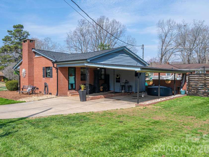627 Tina Drive, Shelby, NC 28152.  MLS# CAR4355180, YatesRealty ID 4519. 