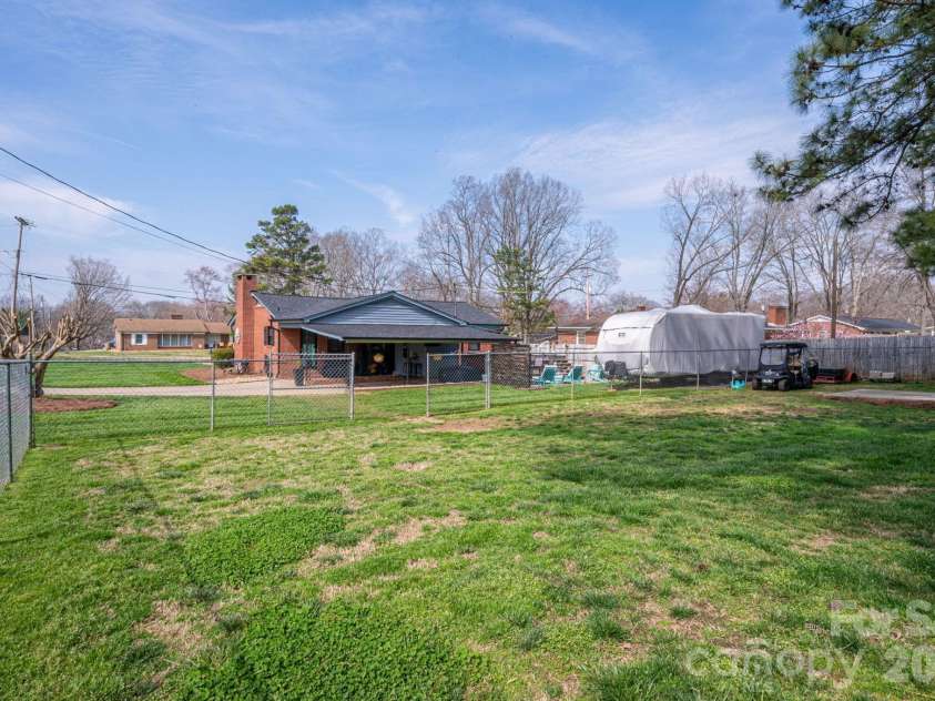 627 Tina Drive, Shelby, NC 28152.  MLS# CAR4355180, YatesRealty ID 4519. 