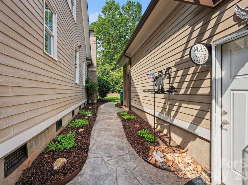 120 Silver Lake Trail, Mooresville, NC 28117.  MLS# CAR4413818, YatesRealty ID 45192. 