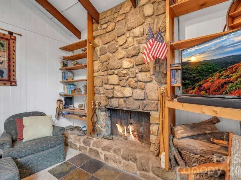 211 Foxgrape Hollow, Beech Mountain, NC 28605.  MLS# CAR4415995, YatesRealty ID 45193. 