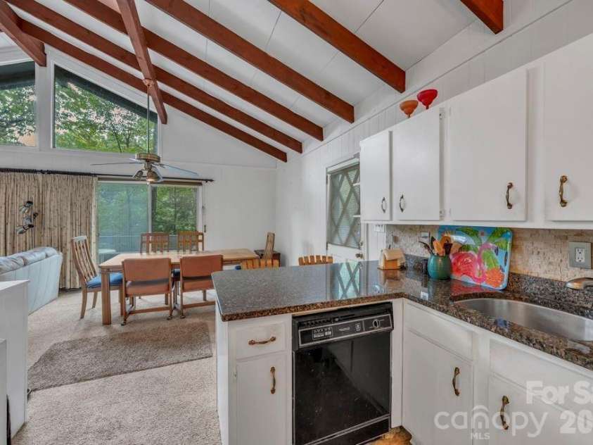 211 Foxgrape Hollow, Beech Mountain, NC 28605.  MLS# CAR4415995, YatesRealty ID 45193. 