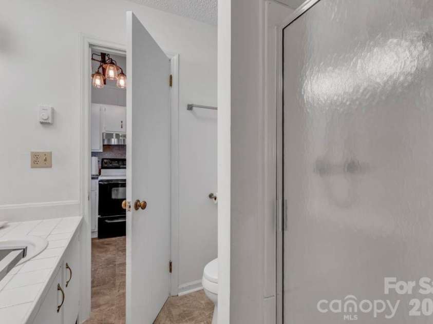 211 Foxgrape Hollow, Beech Mountain, NC 28605.  MLS# CAR4415995, YatesRealty ID 45193. 