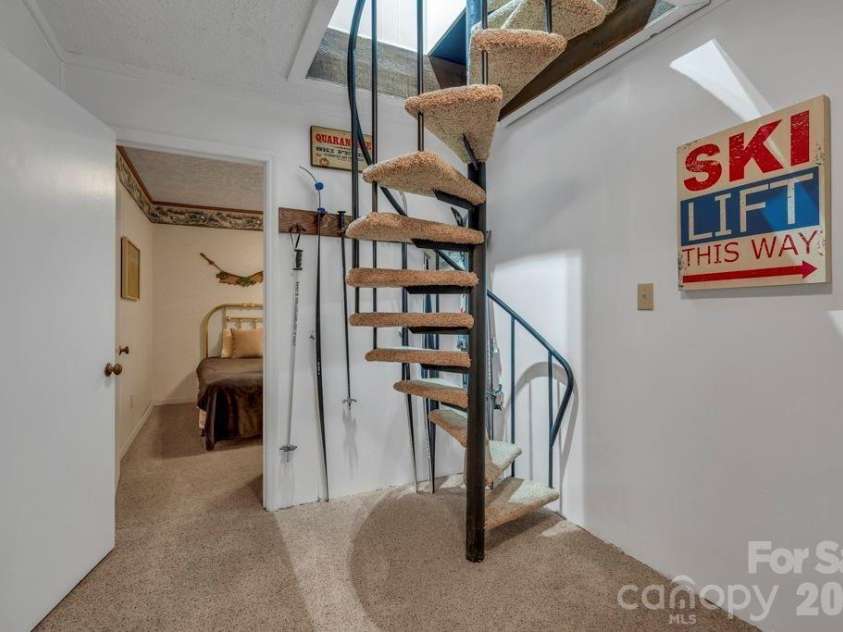 211 Foxgrape Hollow, Beech Mountain, NC 28605.  MLS# CAR4415995, YatesRealty ID 45193. 