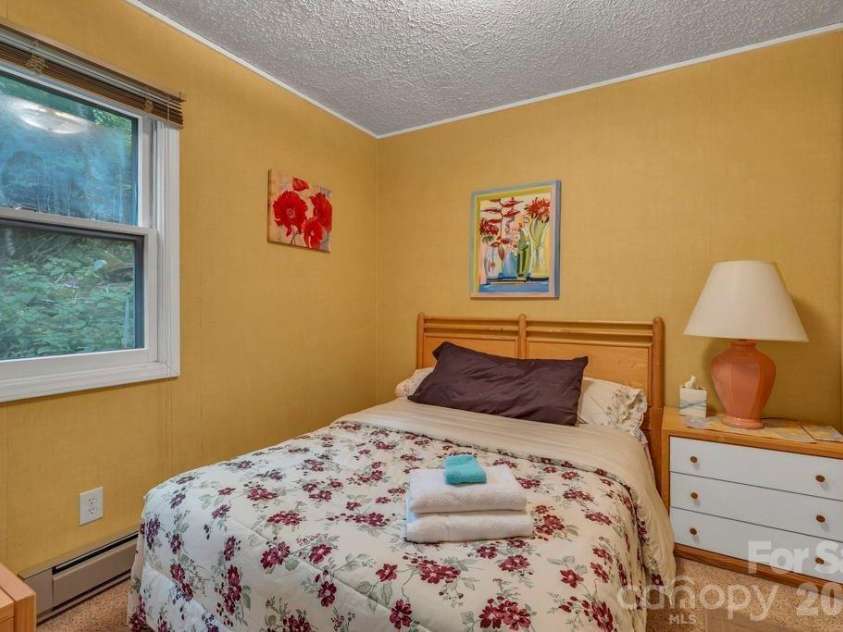 211 Foxgrape Hollow, Beech Mountain, NC 28605.  MLS# CAR4415995, YatesRealty ID 45193. 