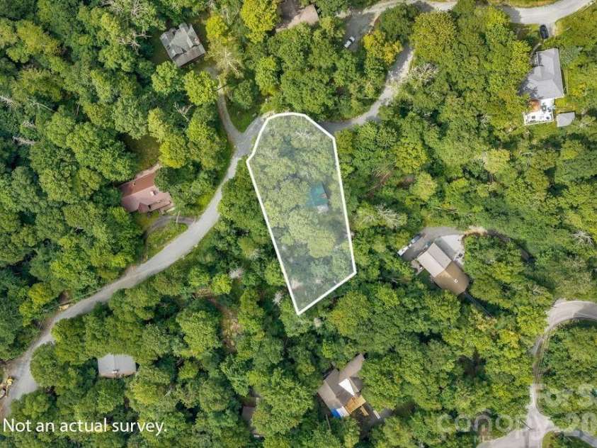 211 Foxgrape Hollow, Beech Mountain, NC 28605.  MLS# CAR4415995, YatesRealty ID 45193. 