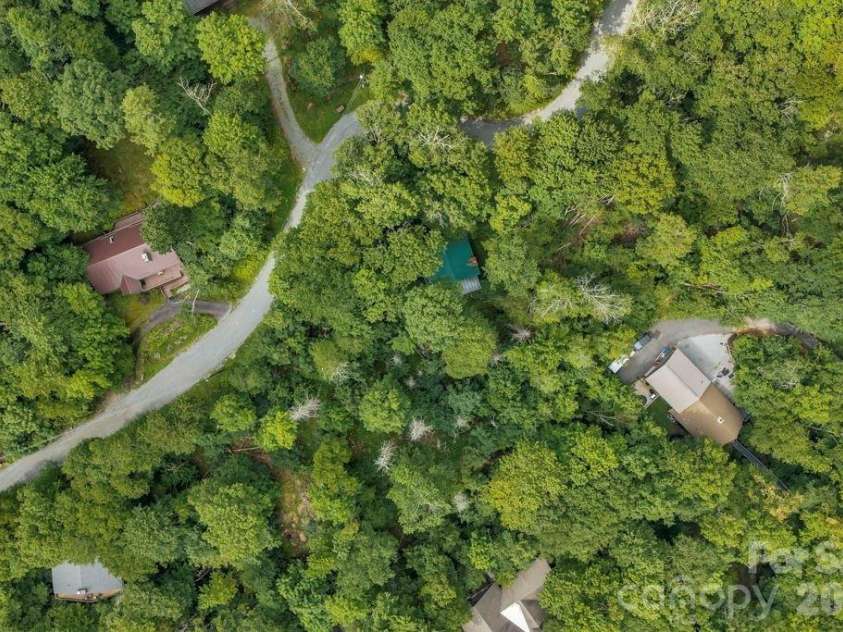 211 Foxgrape Hollow, Beech Mountain, NC 28605.  MLS# CAR4415995, YatesRealty ID 45193. 