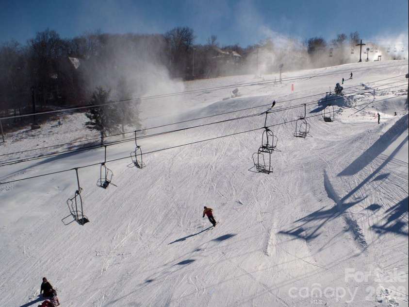 211 Foxgrape Hollow, Beech Mountain, NC 28605.  MLS# CAR4415995, YatesRealty ID 45193. Ski