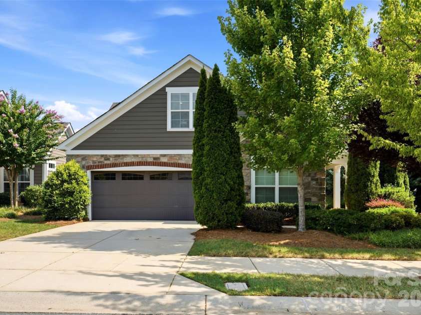 17004 Courtside Landing Drive, Cornelius, NC 28031.  MLS# CAR4415612, YatesRealty ID 45195. 
