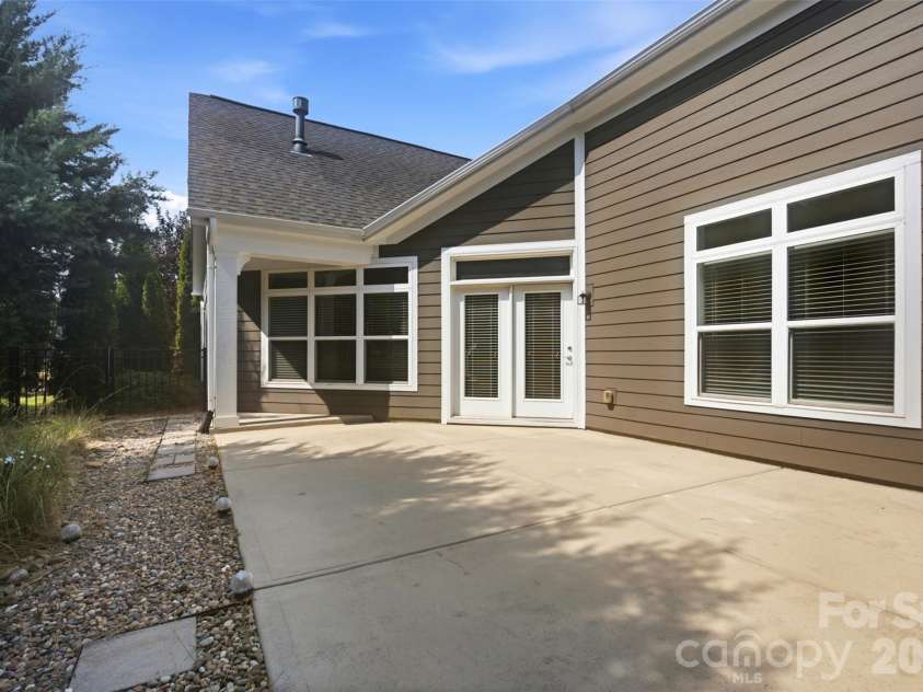 17004 Courtside Landing Drive, Cornelius, NC 28031.  MLS# CAR4415612, YatesRealty ID 45195. 