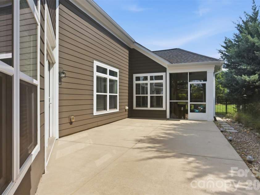 17004 Courtside Landing Drive, Cornelius, NC 28031.  MLS# CAR4415612, YatesRealty ID 45195. 