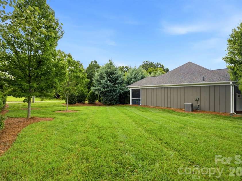 17004 Courtside Landing Drive, Cornelius, NC 28031.  MLS# CAR4415612, YatesRealty ID 45195. 
