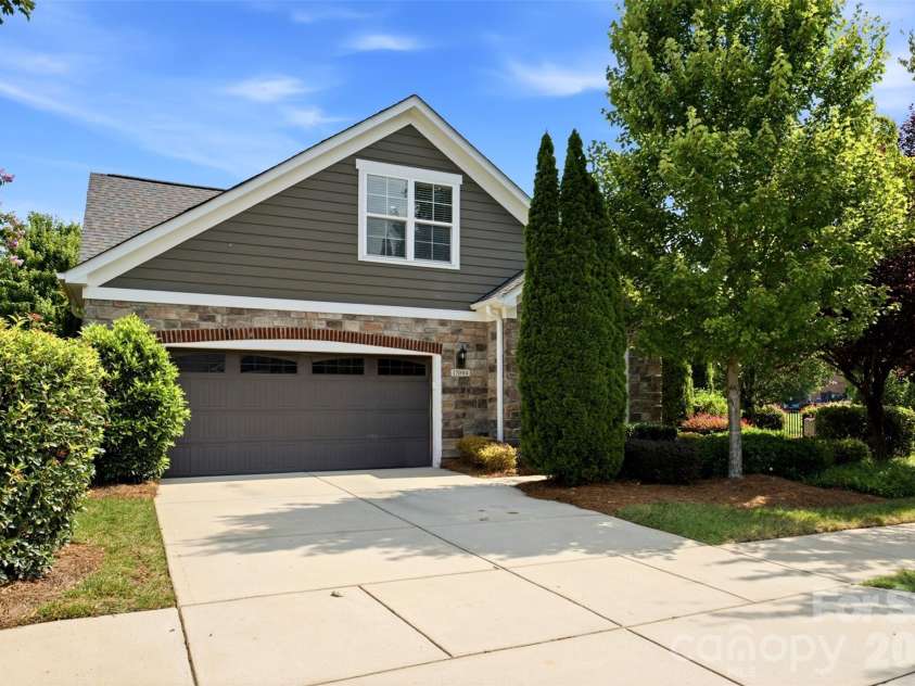 17004 Courtside Landing Drive, Cornelius, NC 28031.  MLS# CAR4415612, YatesRealty ID 45195. 