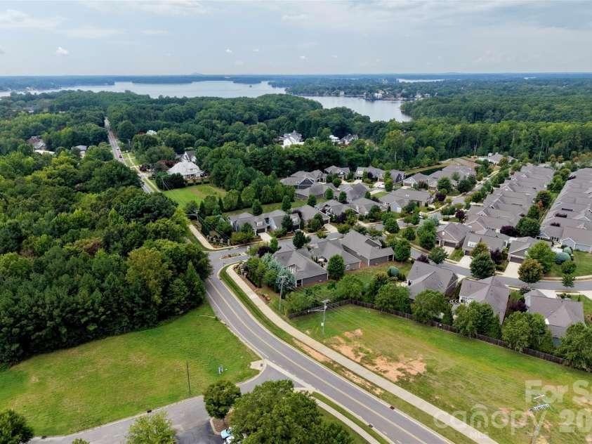 17004 Courtside Landing Drive, Cornelius, NC 28031.  MLS# CAR4415612, YatesRealty ID 45195. 
