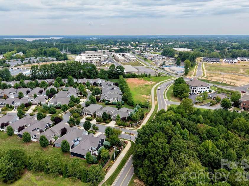 17004 Courtside Landing Drive, Cornelius, NC 28031.  MLS# CAR4415612, YatesRealty ID 45195. 