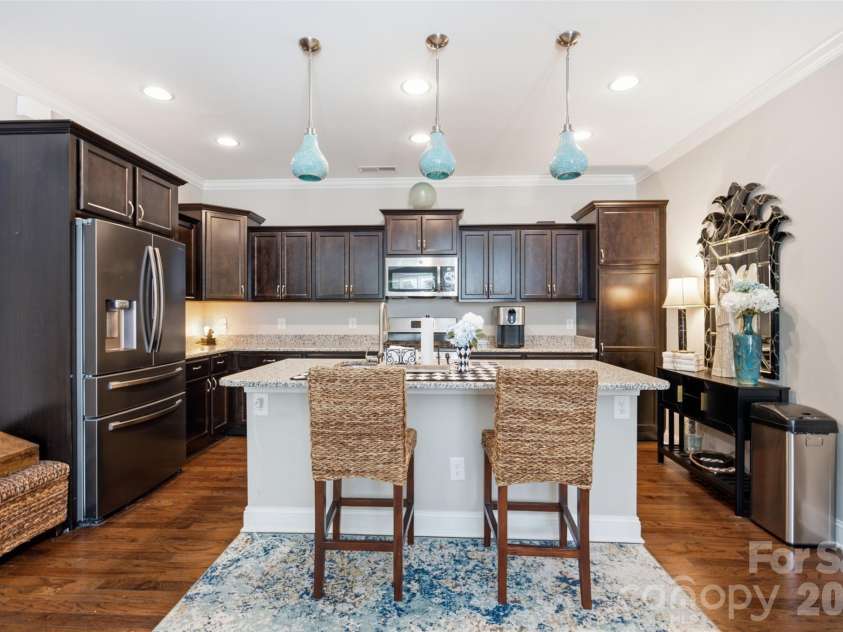 17004 Courtside Landing Drive, Cornelius, NC 28031.  MLS# CAR4415612, YatesRealty ID 45195. Kitchen Island