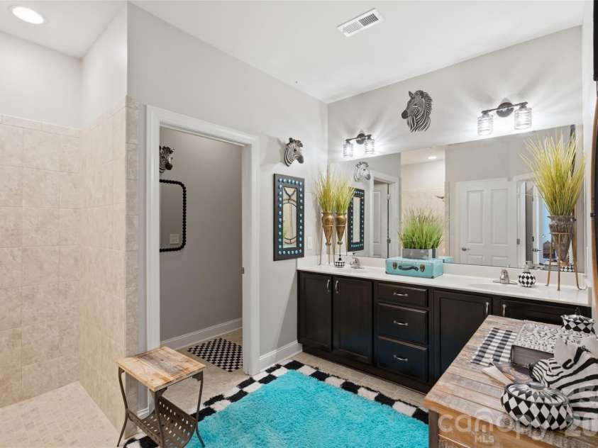 17004 Courtside Landing Drive, Cornelius, NC 28031.  MLS# CAR4415612, YatesRealty ID 45195. Primary Bathroom